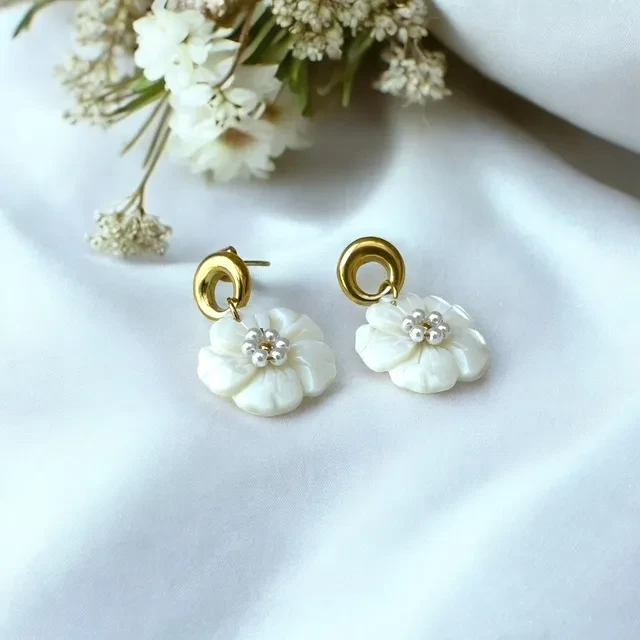 Pendientes colgantes de acero inoxidable con colgante de flores – photo 2